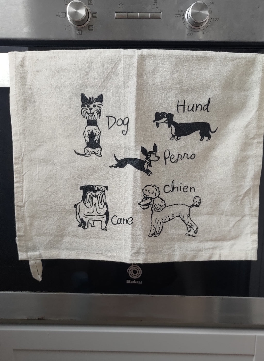 Dogs of the world Yorkshire Terrier, Dachshund, Chihuahua, Bulldog, Standard Poodle hund perro chien cane tea towel gift Carla Ventresca Studio Carla Miller Art