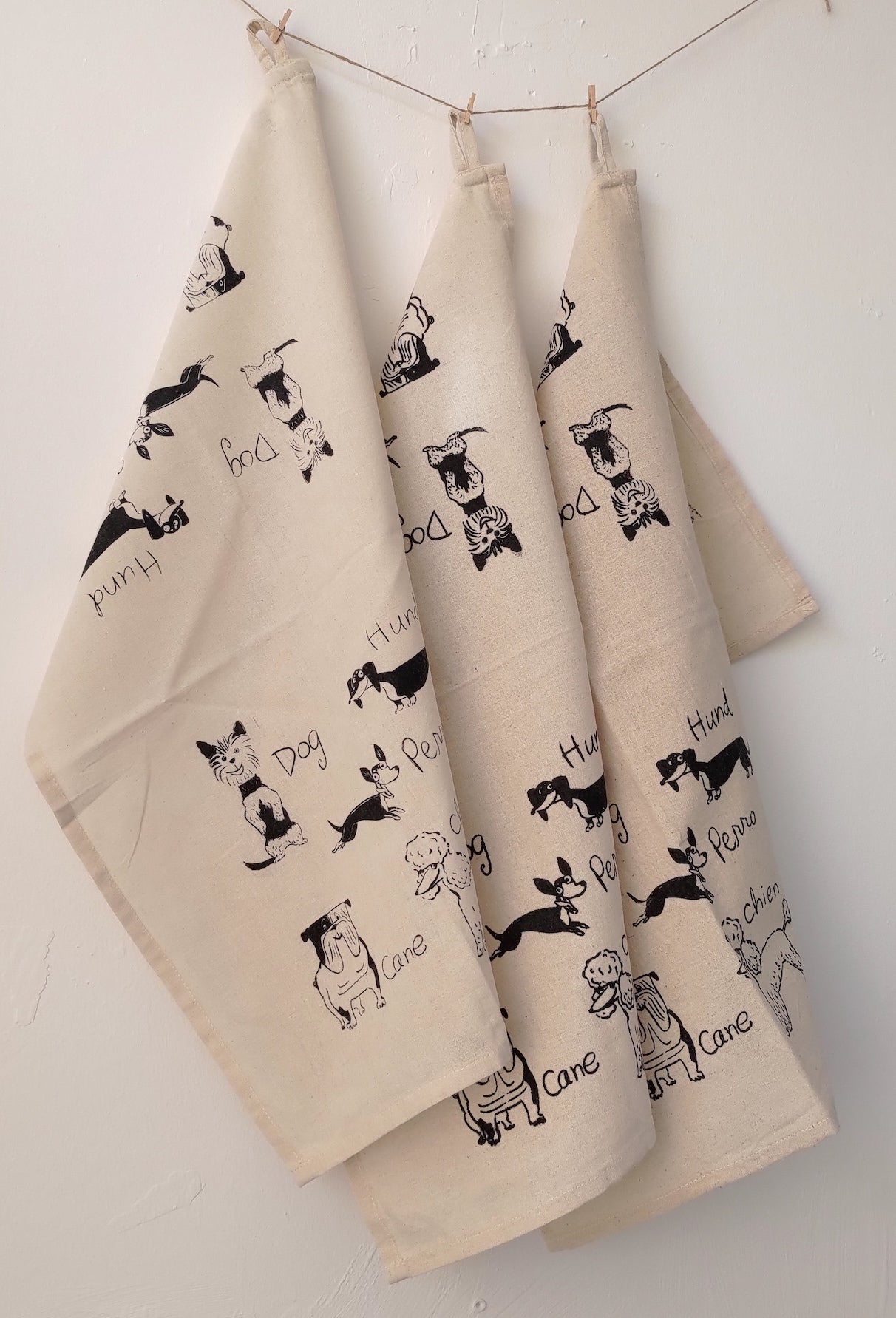 Dogs of the world Yorkshire Terrier, Dachshund, Chihuahua, Bulldog, Standard Poodle hund perro chien cane tea towel gift Studio Carla Ventresca Carla Miller Art